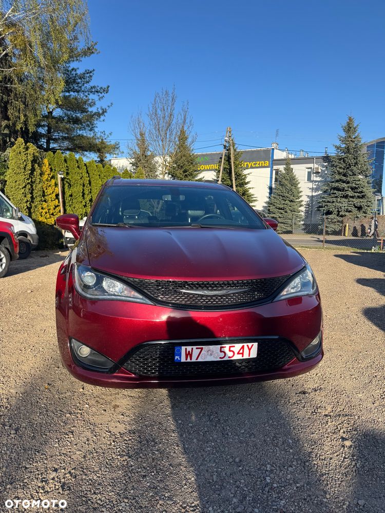 Chrysler Pacifica - 2