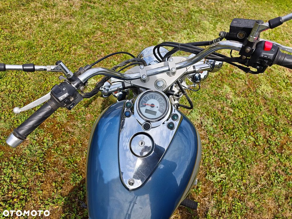Suzuki Intruder - 3