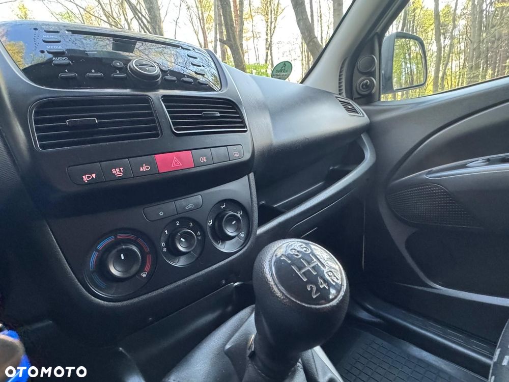 Opel Combo 1.6 CDTI Enjoy - 26
