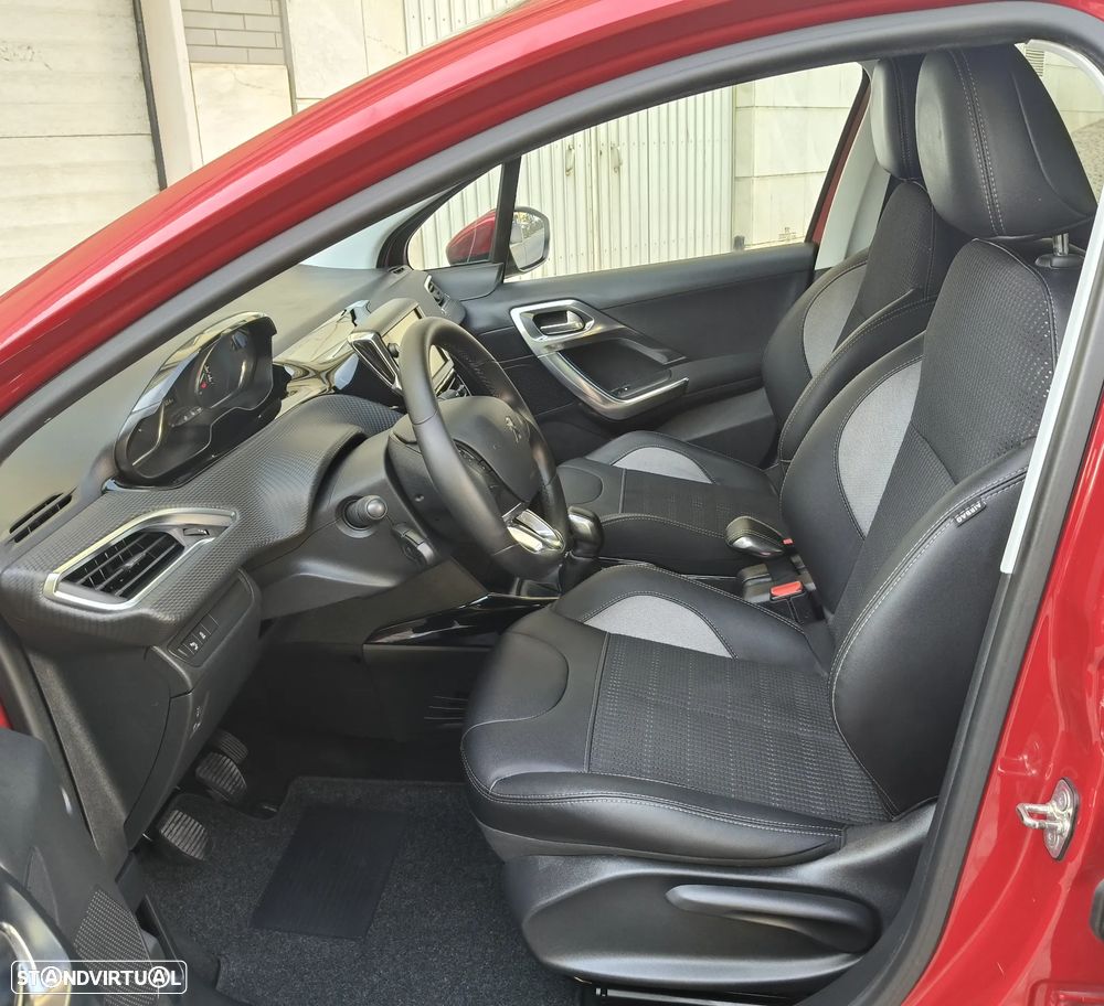 Peugeot 2008 1.2 PureTech Allure - 12