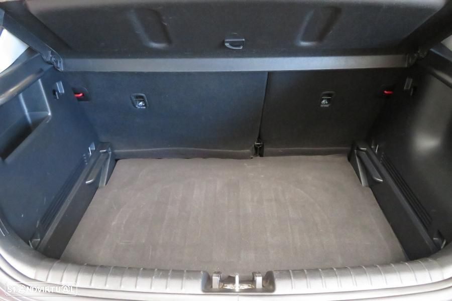 Kia Stonic 1.2 MPi Dynamic - 23