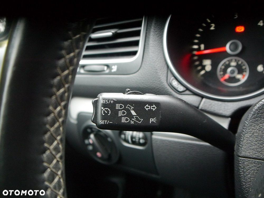 Volkswagen Golf 1.6 TDI DPF BlueMotion Technology MATCH - 31