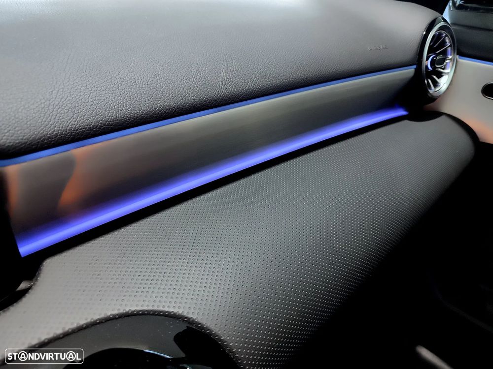 Mercedes-Benz A 250 Limousine e AMG Line - 25