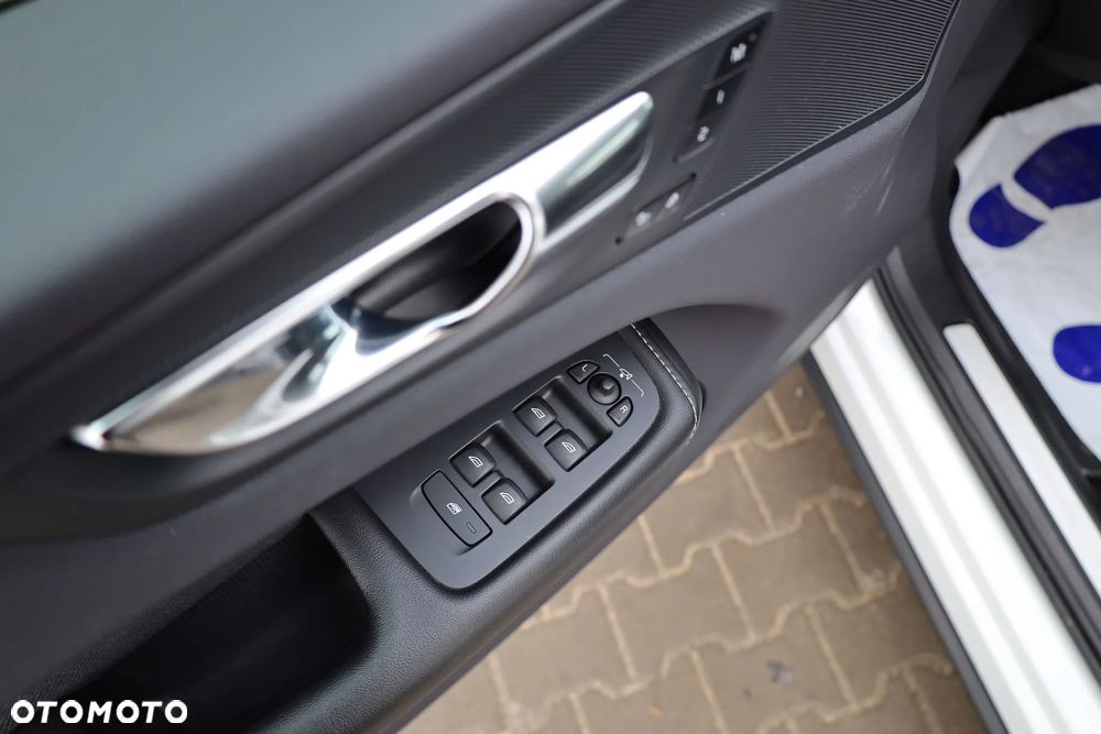 Volvo XC 60 T6 AWD Recharge Geartronic RDesign - 15