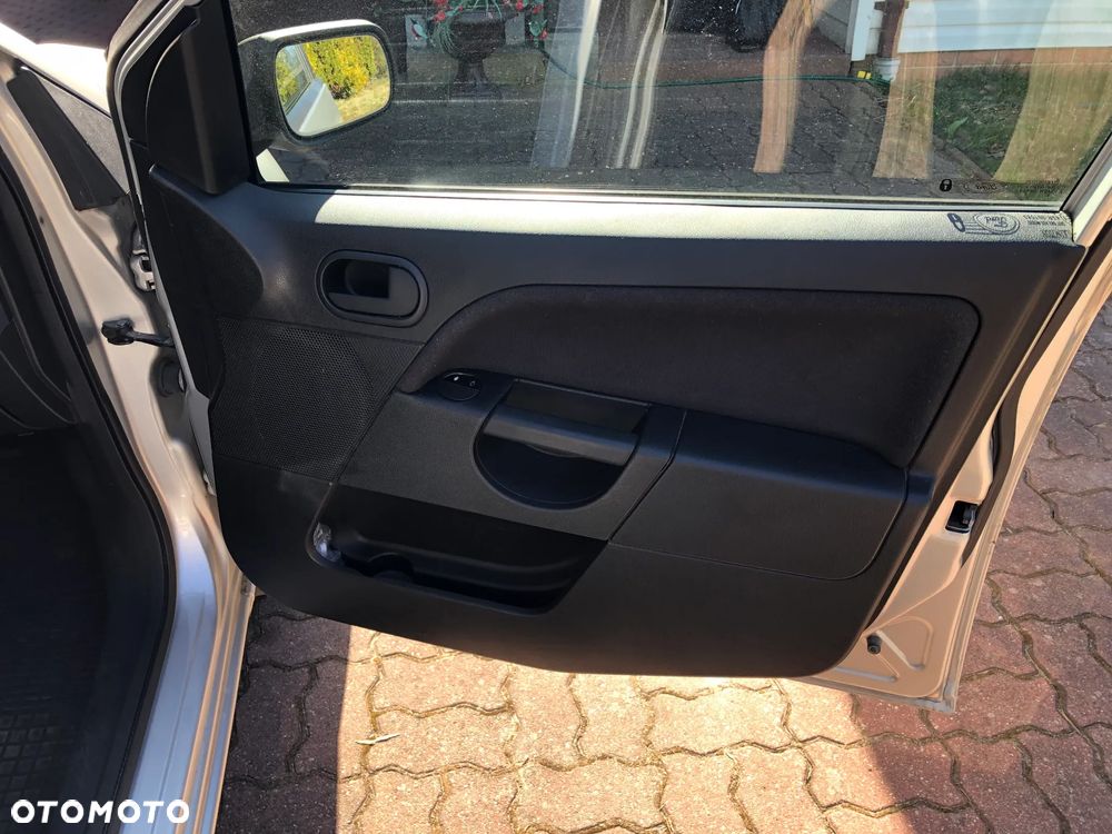 Ford Fiesta 1.4 TDCI - 16