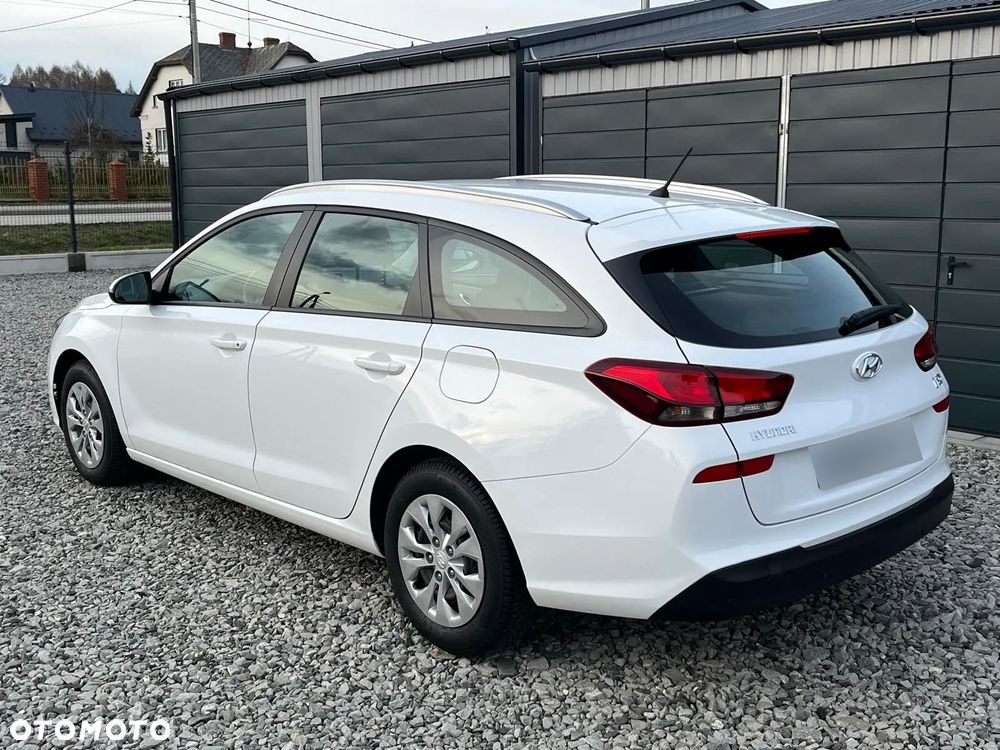 Hyundai i30 1.6 D Classic + - 8