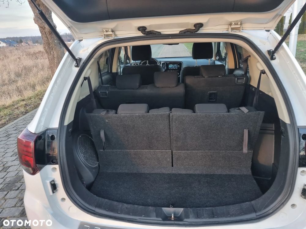 Mitsubishi Outlander 2.2 DI-D Intense + SDA 4WD - 29