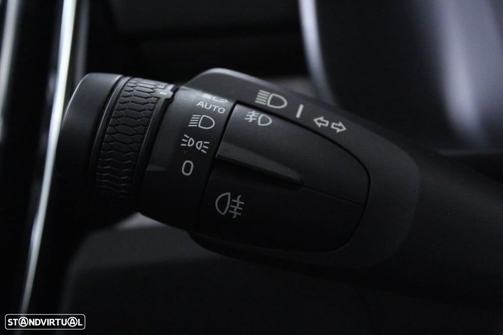 Volvo XC 40 1.5 T2 Plus Dark Auto - 24