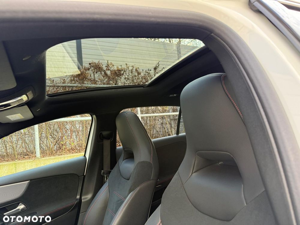 Mercedes-Benz Klasa A 220 4-Matic AMG Line 7G-DCT - 13