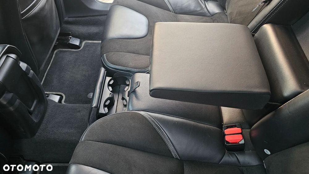 Volvo V40 D4 Drive-E R-Design Momentum - 36
