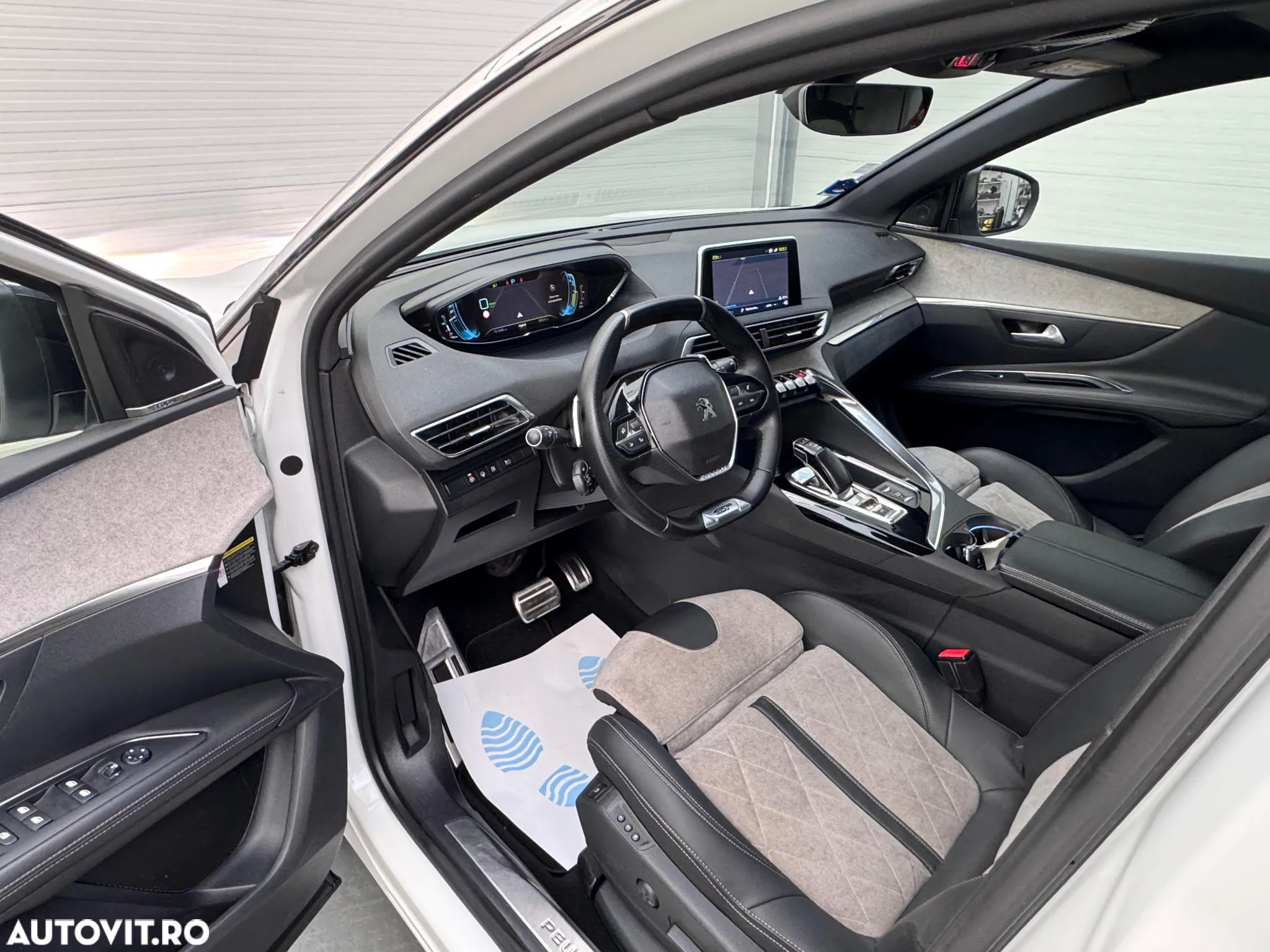 Peugeot 3008 Plug-In Hybrid 225 e-EAT8 GT - 7