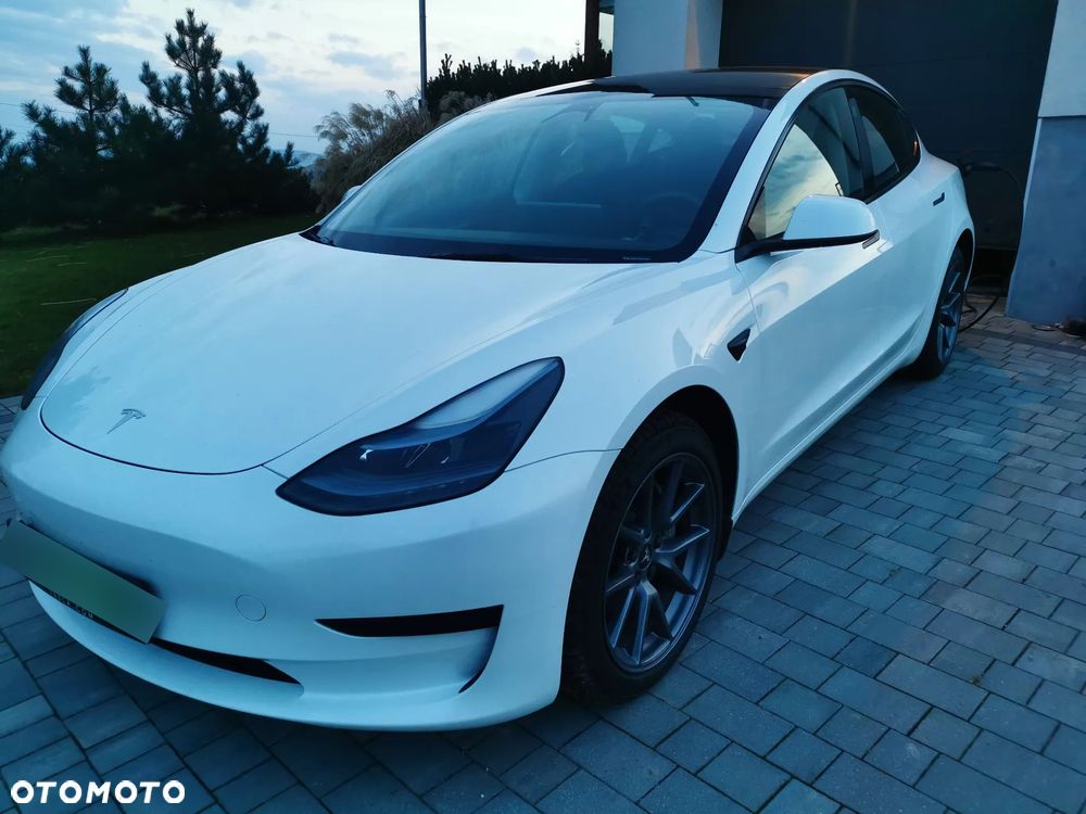Tesla Model 3 - 1