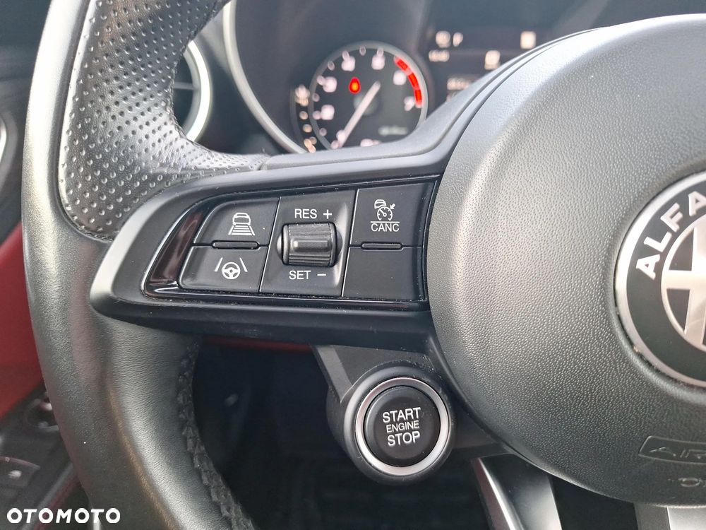 Alfa Romeo Giulia 2.0 Turbo 16V AT8-Q4 Ti - 19