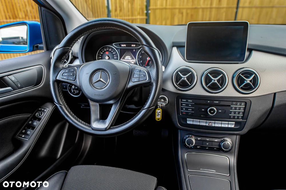 Mercedes-Benz Klasa B 250 7G-DCT Urban - 27