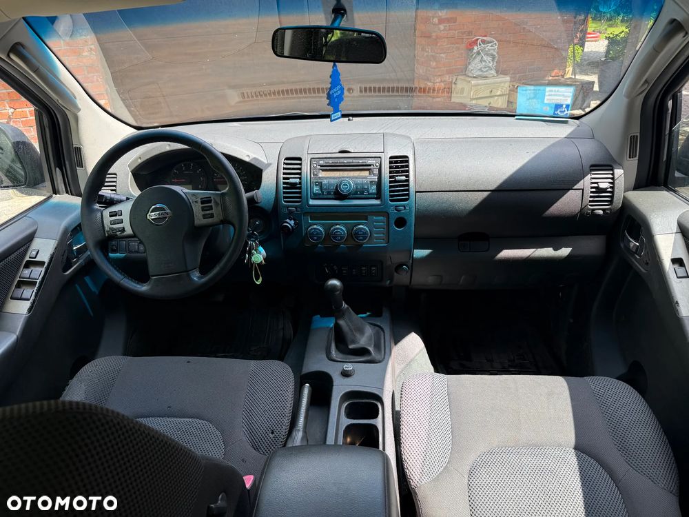 Nissan Navara 2.5 D LE - 14