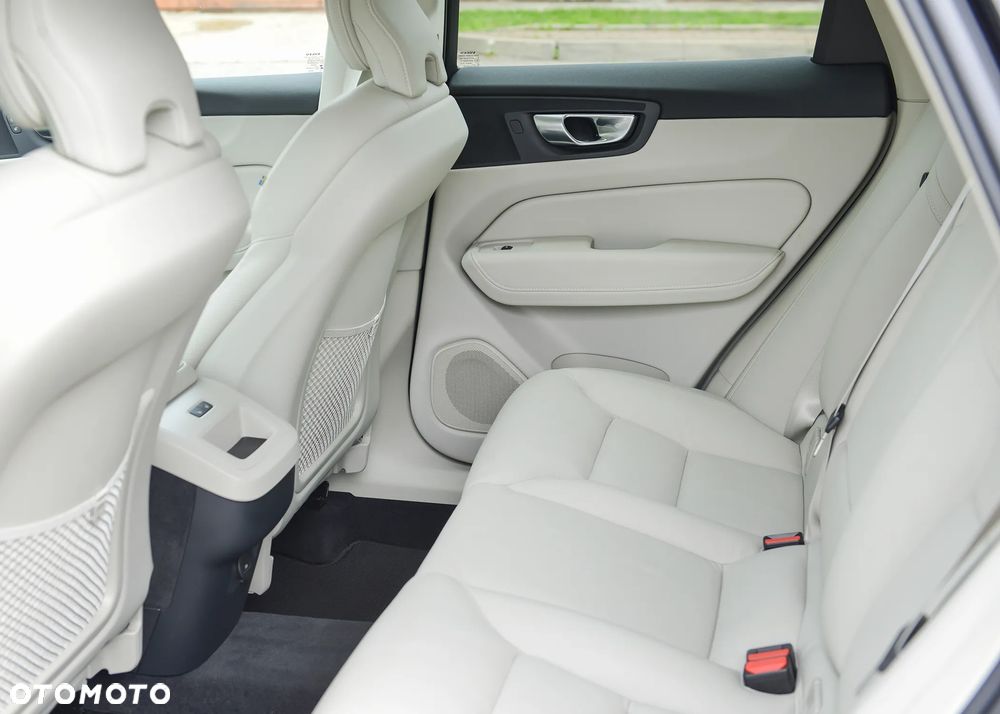 Volvo XC 60 B4 D Momentum - 15