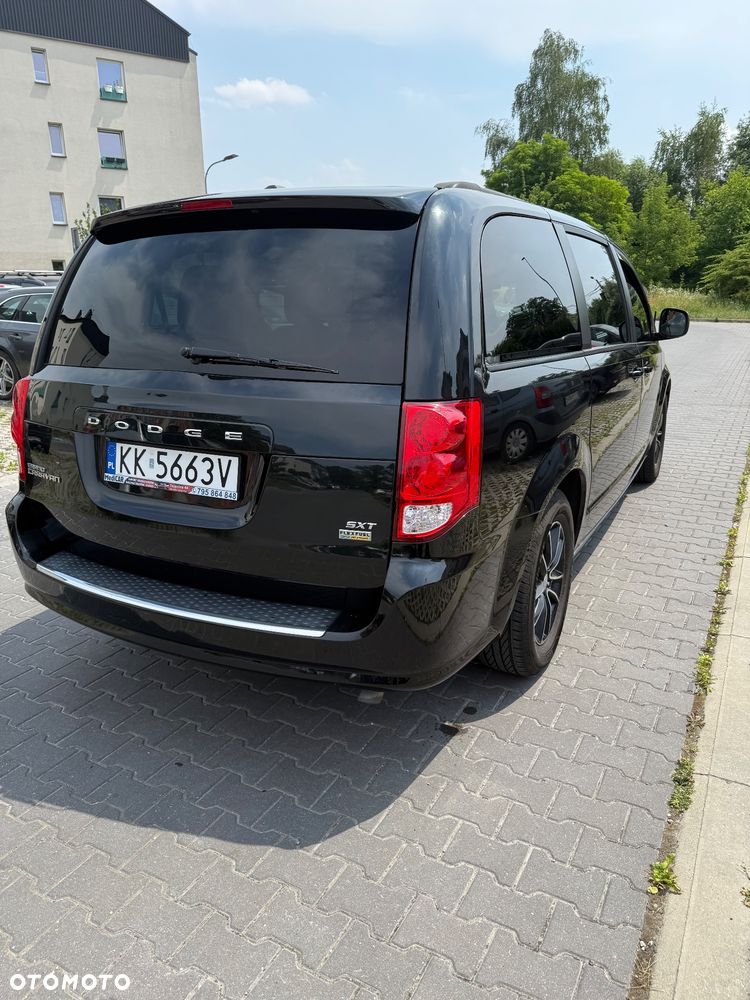 Dodge Grand Caravan - 4