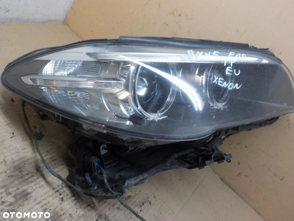 BMW SERIA 5 F10 LIFT LAMPA PRAWA XENON 7317132-10 - 2