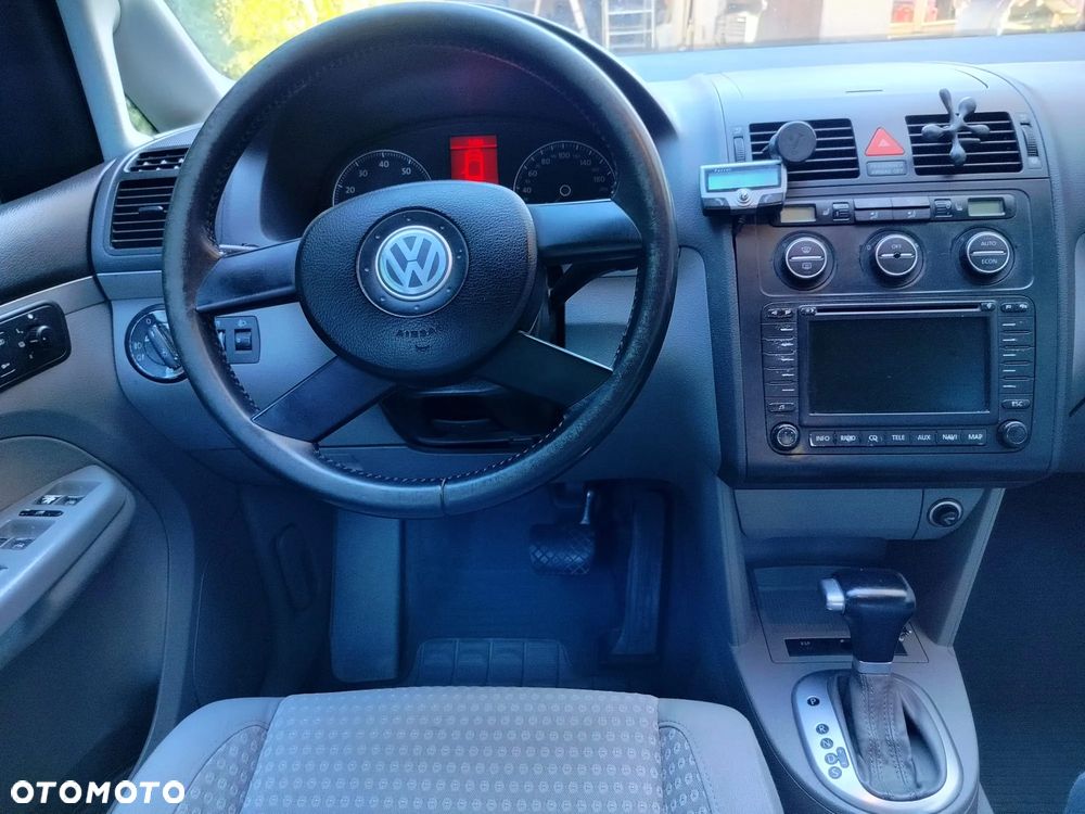 Volkswagen Touran - 23