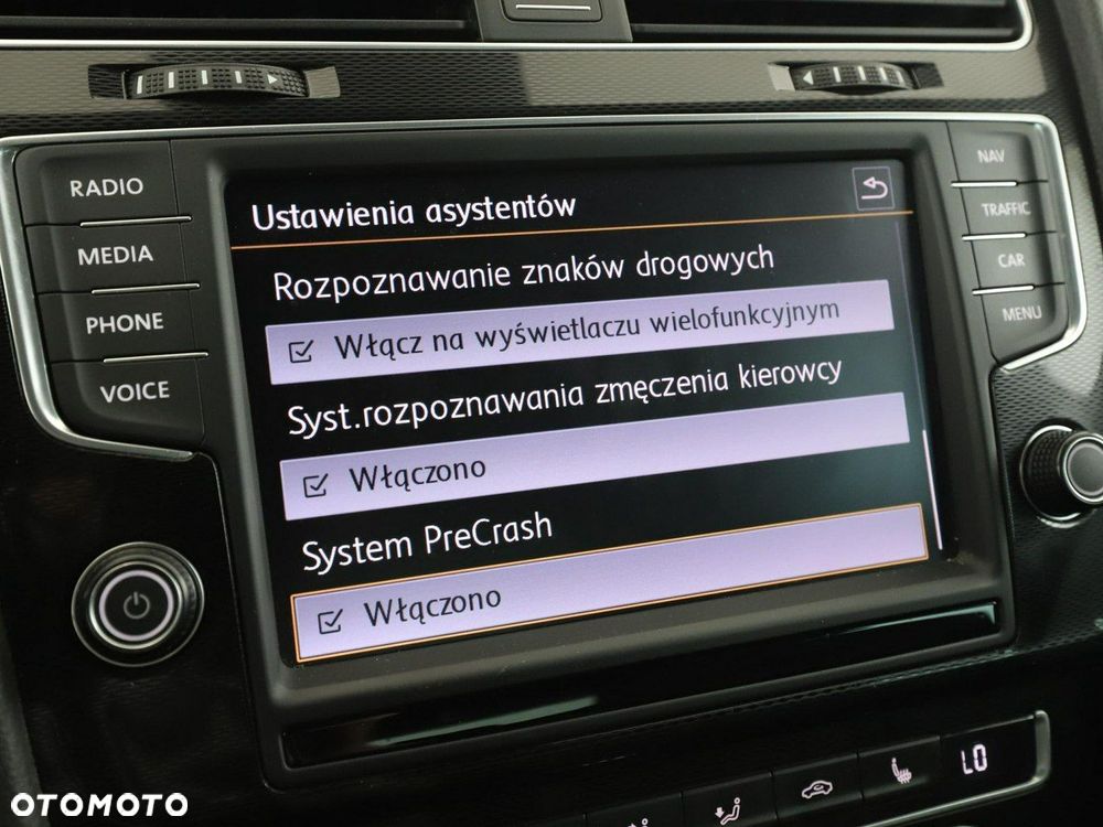 Volkswagen Golf - 28