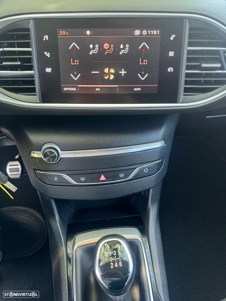 Peugeot 308 1.2 PureTech Style J17 - 17