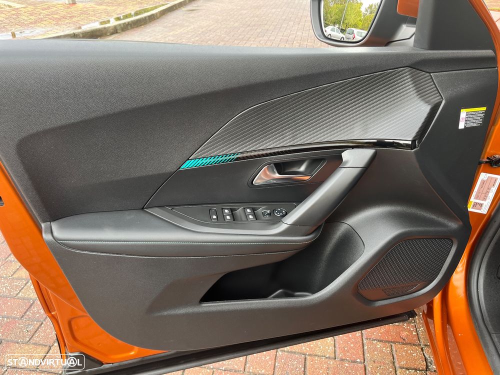 Peugeot 2008 1.2 PureTech Allure EAT8 - 8