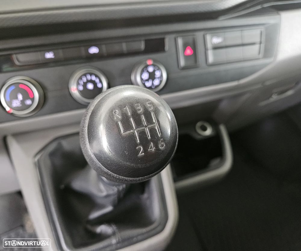 VW Transporter 2.0 TDi 150 L2H1 - 29