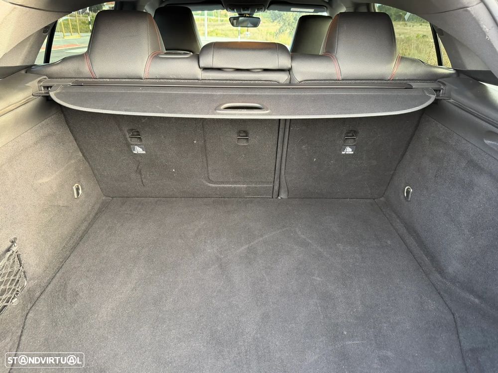 Mercedes-Benz CLA 180 Shooting Brake d AMG Line - 33