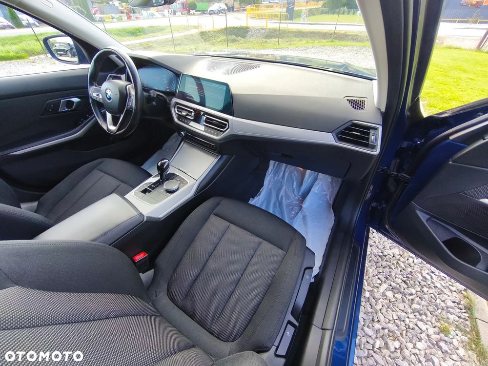 BMW Seria 3 318d - 21