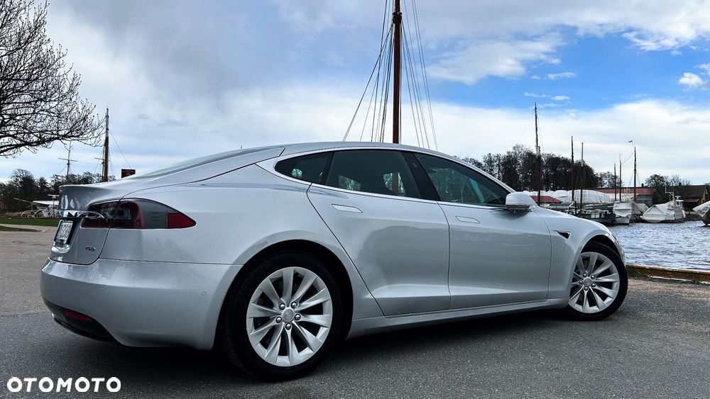 Tesla Model S - 3