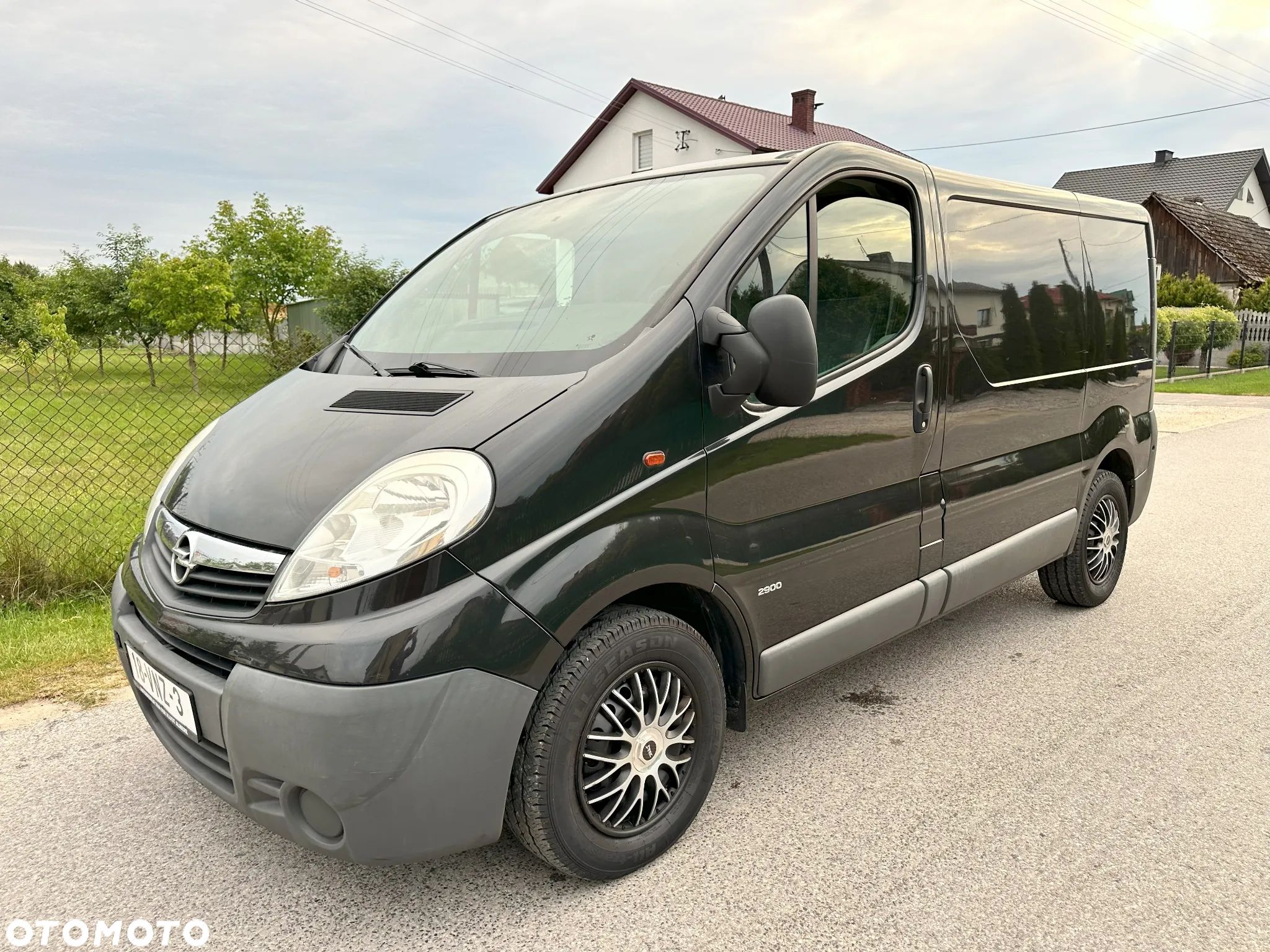 Opel Vivaro - 1