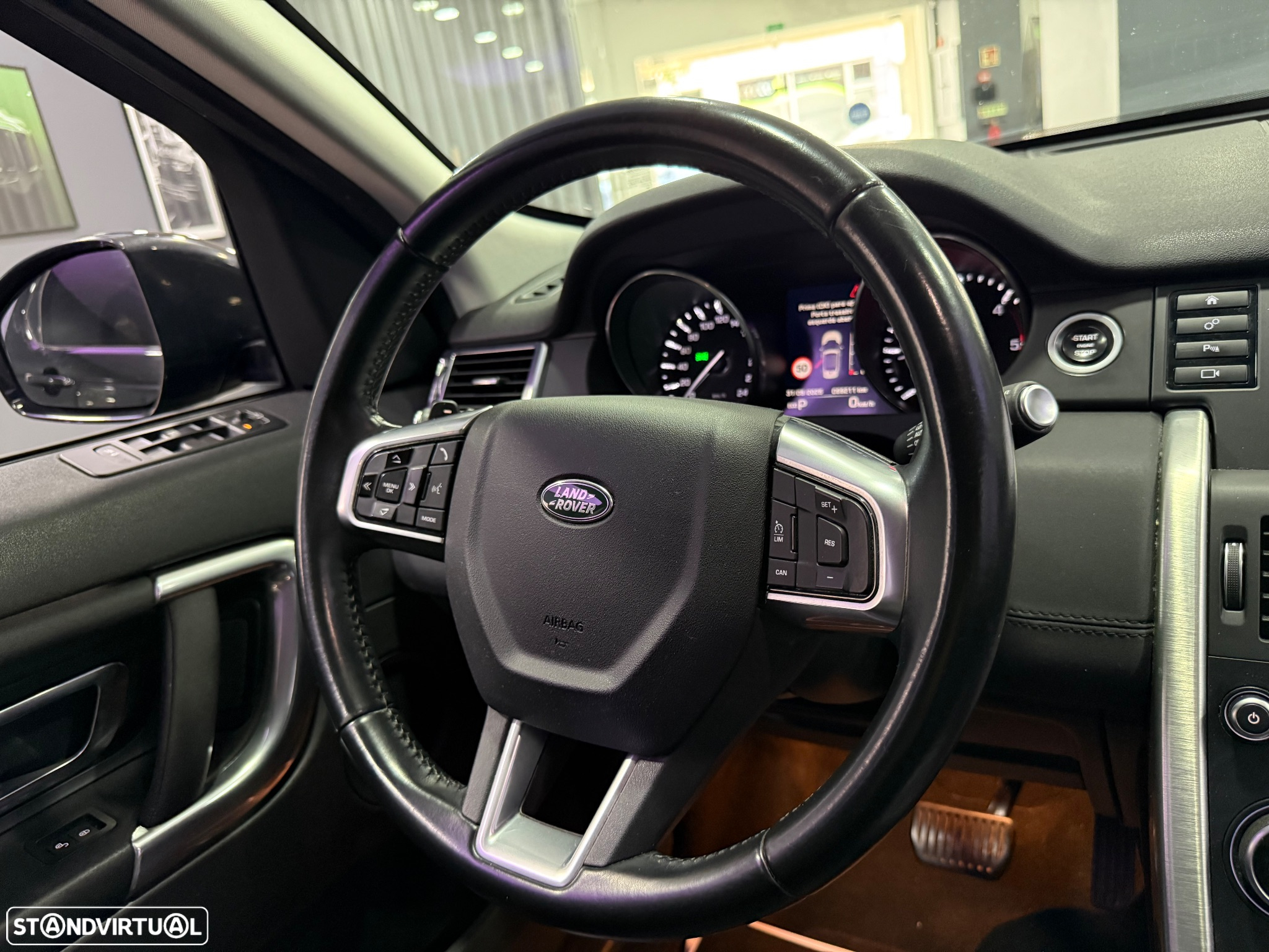 Land Rover Discovery Sport 2.0 TD4 HSE Auto - 30