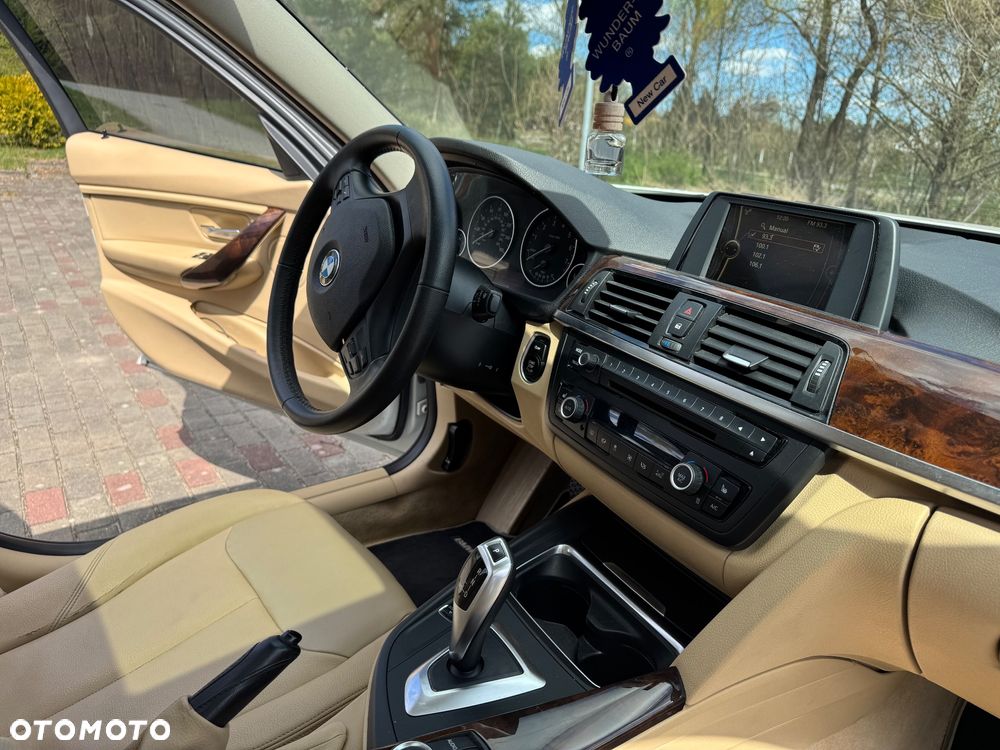 BMW Seria 3 320i - 19