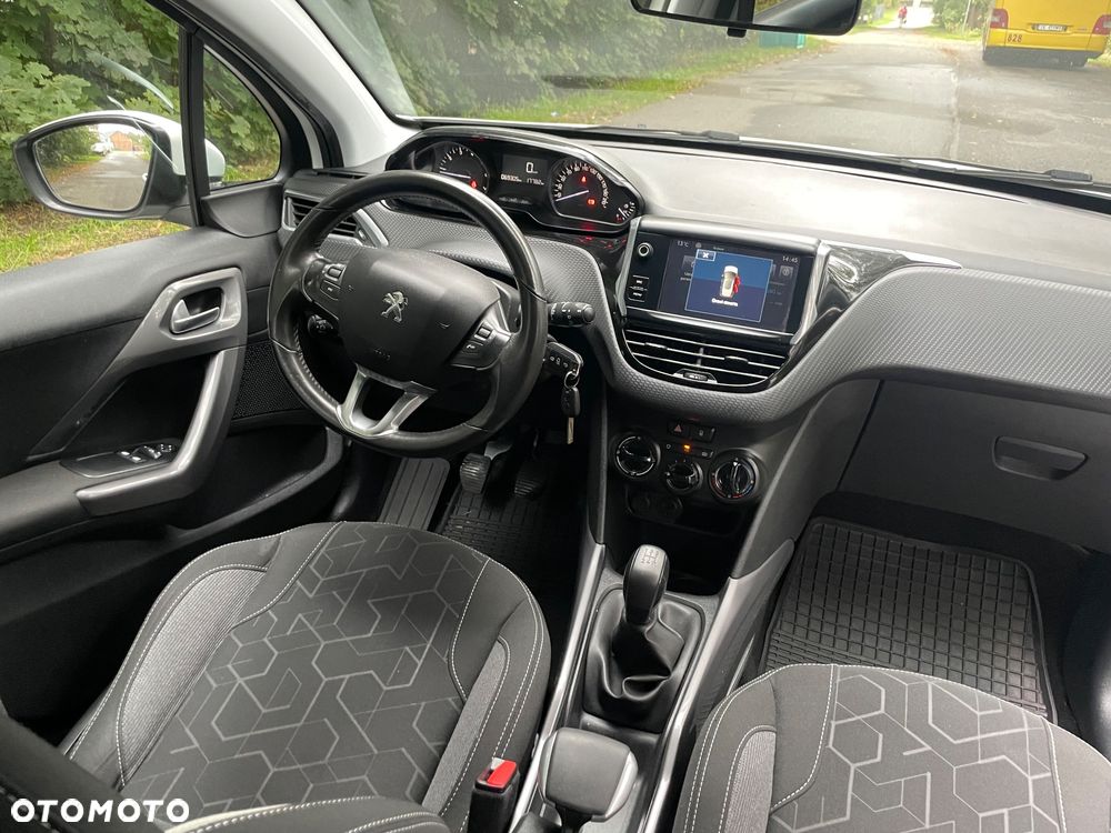 Peugeot 2008 1.2 Pure Tech Style - 11