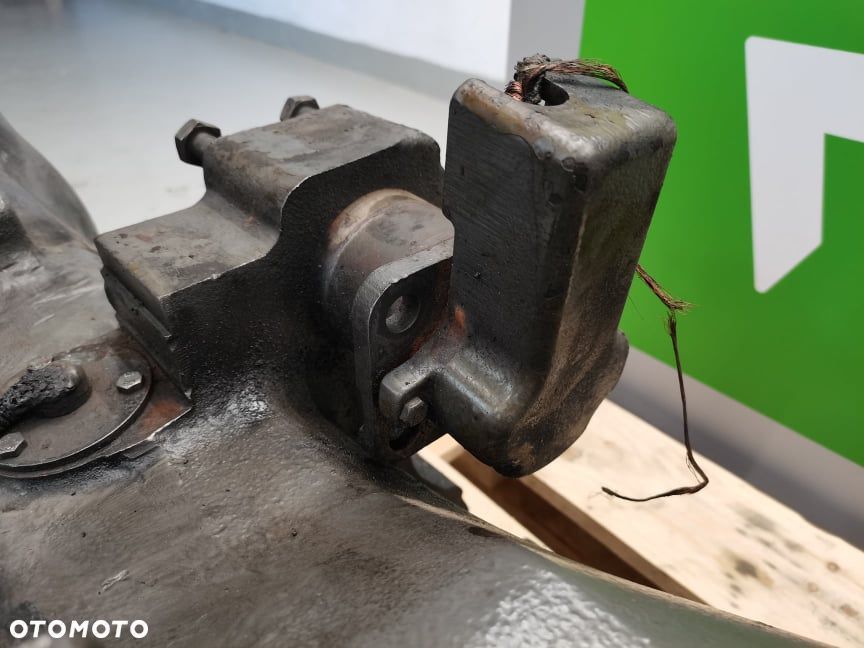 Obudowa osi Massey Ferguson 8690 7700102862 - 13