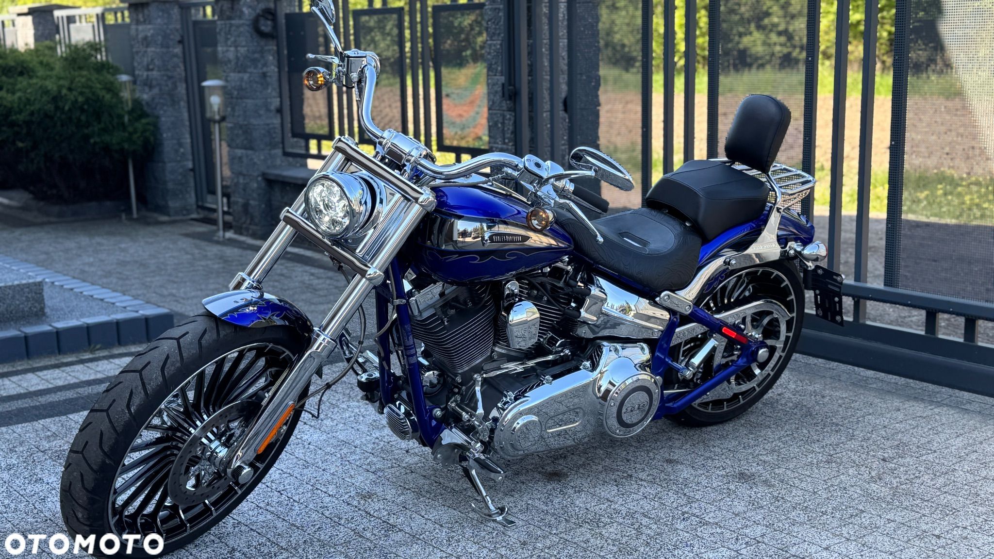 Harley-Davidson Softail Breakout - 1