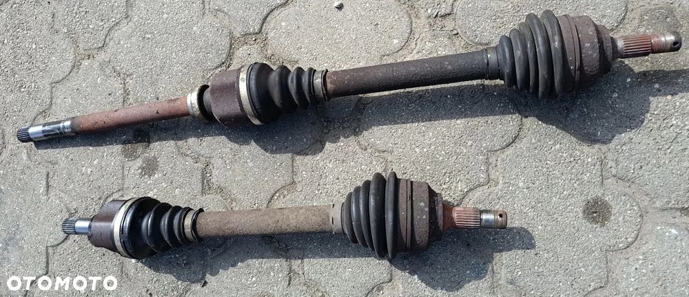 C4 Picasso półoś manual przód przednia 1,8 16V benzyna C4 Grand Picasso Citroen - 1