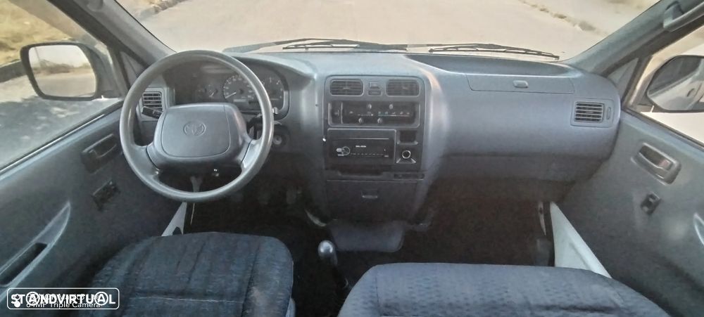 Toyota HIACE - 13