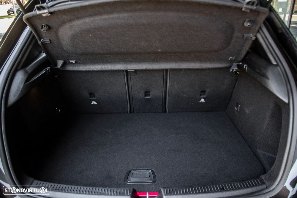 Mercedes-Benz A 250 e AMG Line - 31