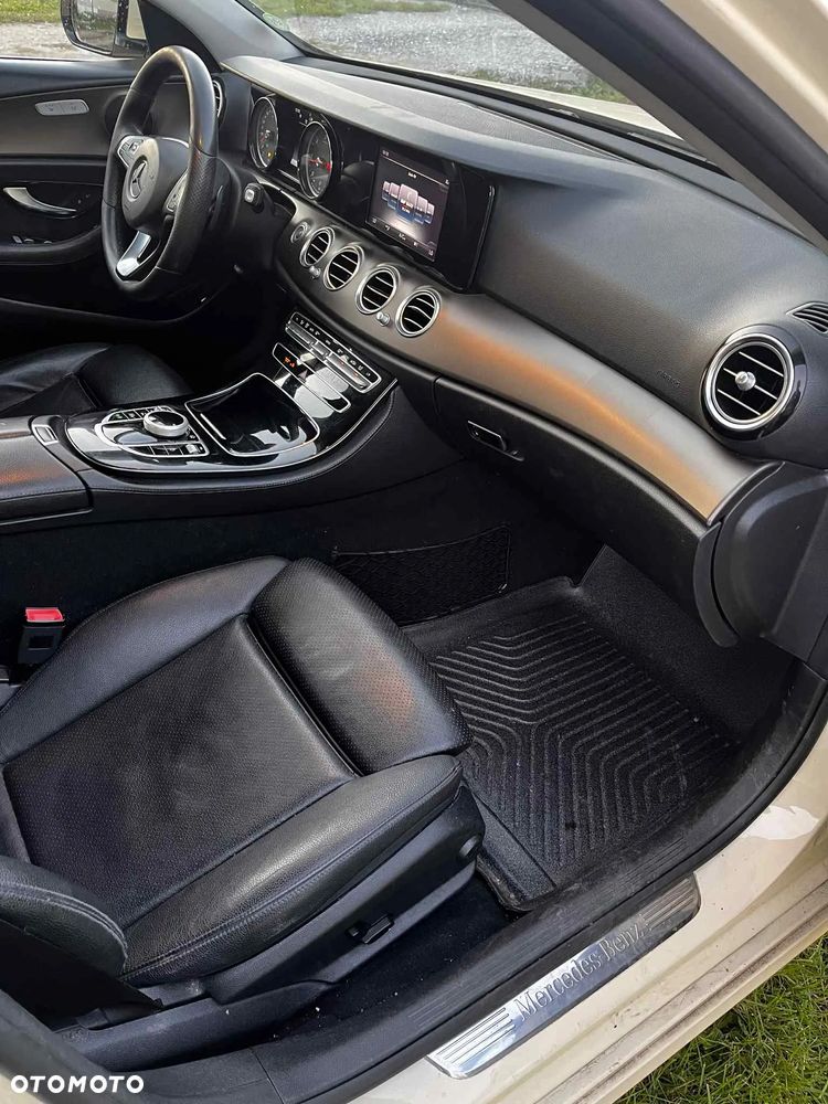 Mercedes-Benz Klasa E 200 d T 9G-TRONIC Exclusive - 17