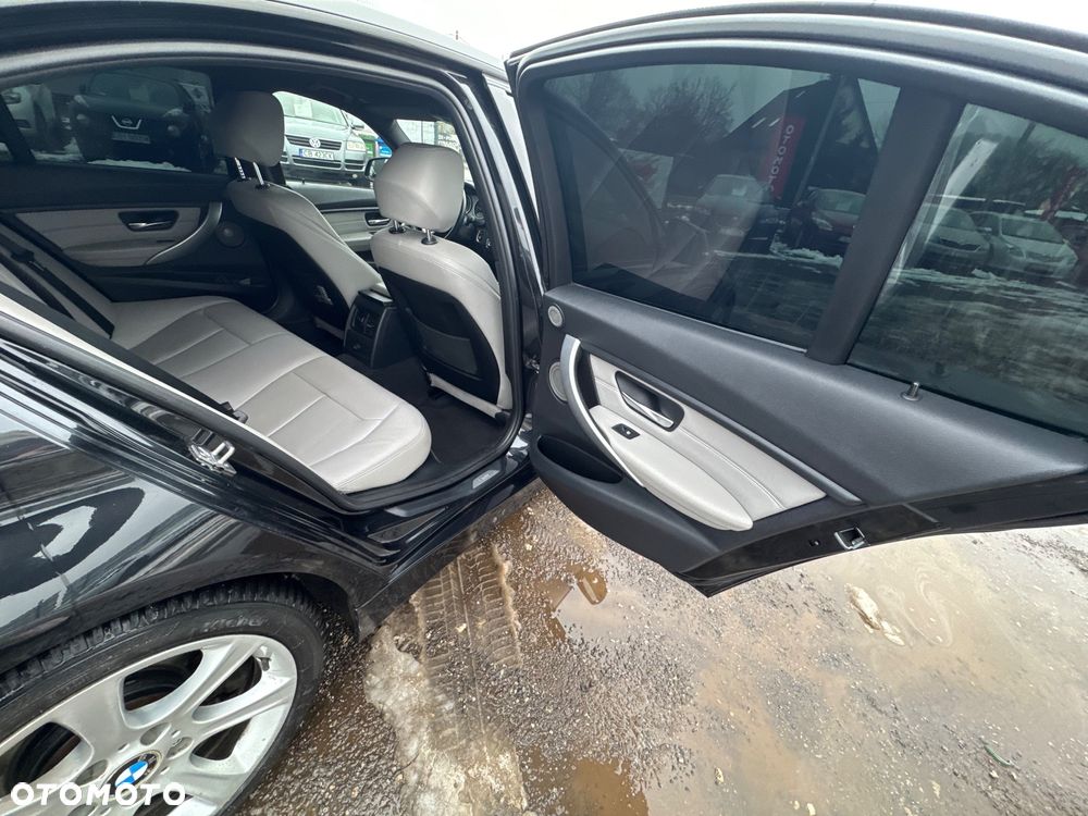 BMW Seria 3 335i xDrive Sport-Aut Sport Line - 20