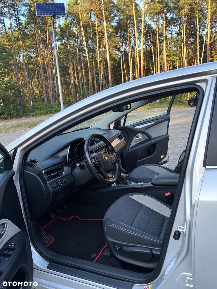 Toyota Avensis 1.8 Active - 17