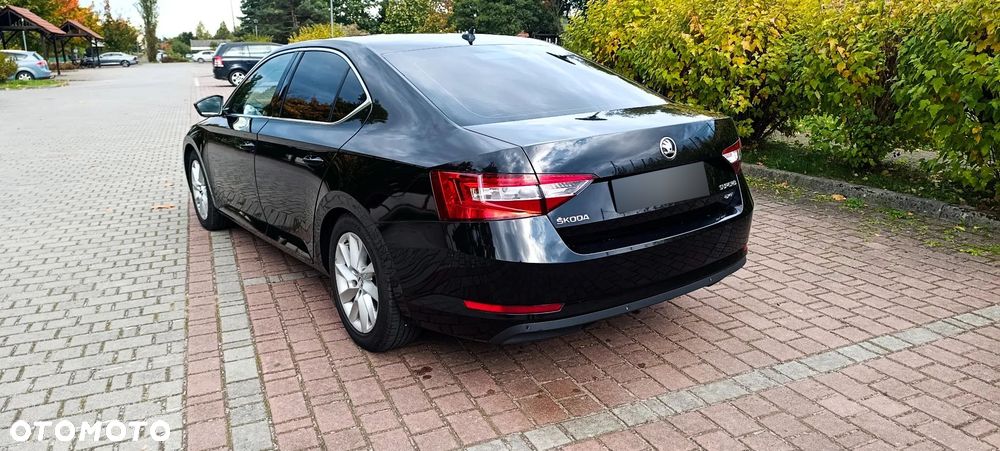 Skoda Superb 2015 photo 5