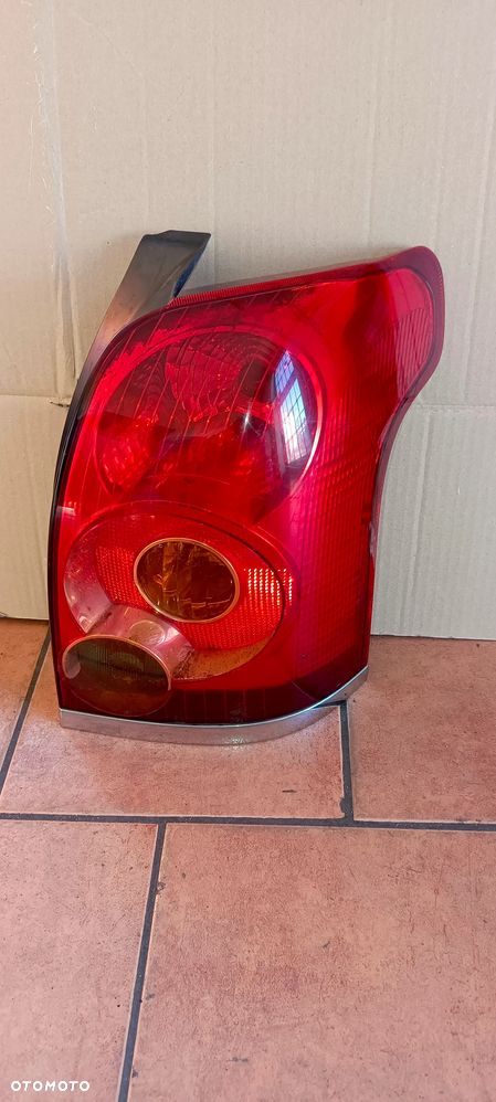 LAMPA PRAWY LEWY TYL TOYOTA AVENSIS T25 KOMBI - 5