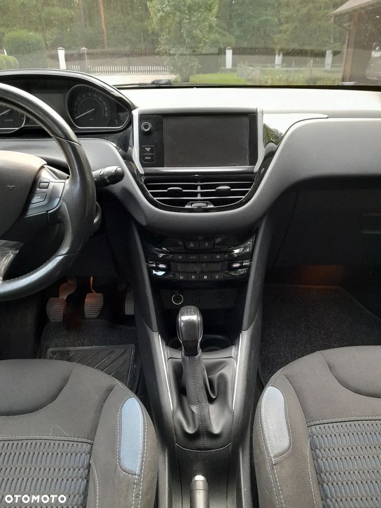Peugeot 208 - 7