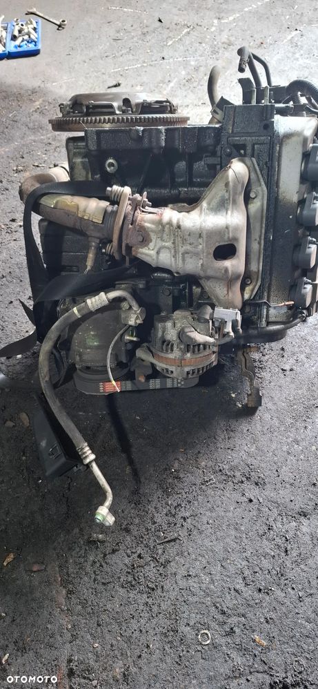 Silnik Słupek HONDA CIVIC VII D14Z6 1.4 16V - 1