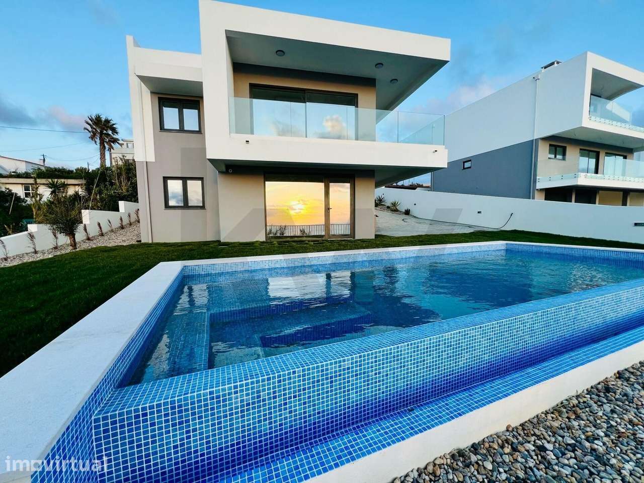 Luxuosa Moradia T3 Oceanfront em Ericeira – Vista Mar Deslumbrante e L - Grande imagem: 3/56