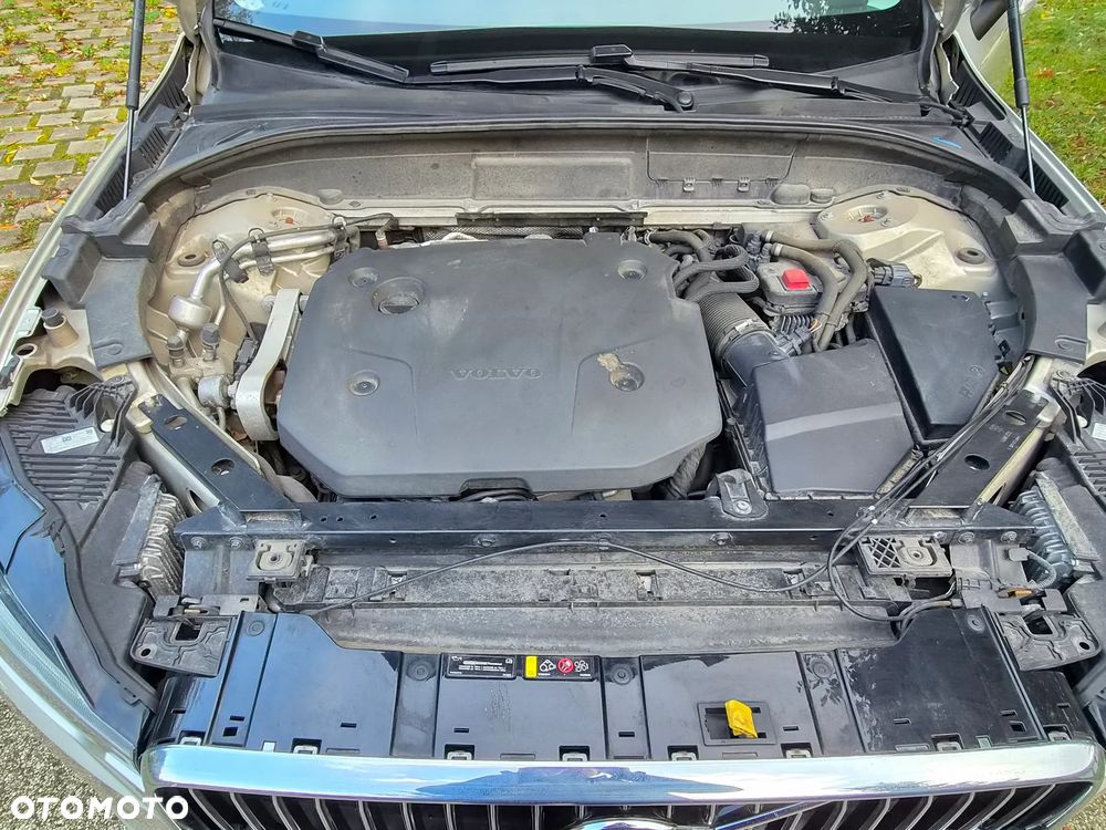 Volvo XC 60 B4 D AWD Essential - 36