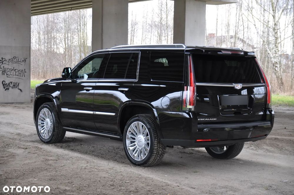 Cadillac Escalade - 11