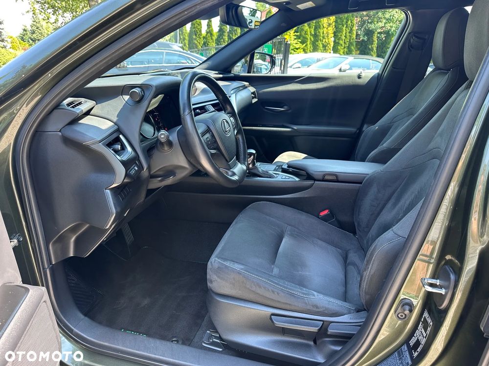 Lexus UX 250h Business Edition - 18